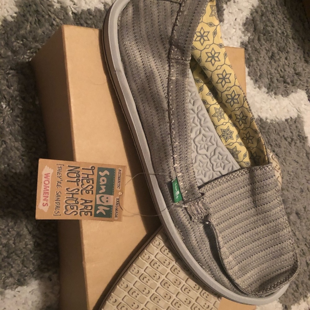 Sanuk slides NWT sidewalk shoes